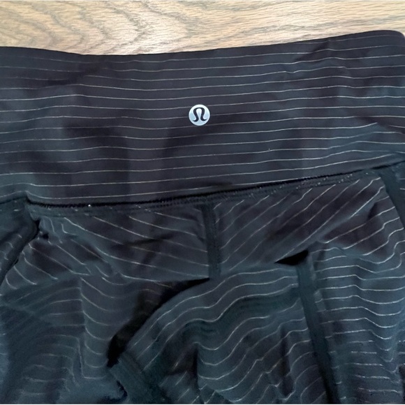 Lululemon athletica white strip capri leggings size 4 - Picture 9 of 10